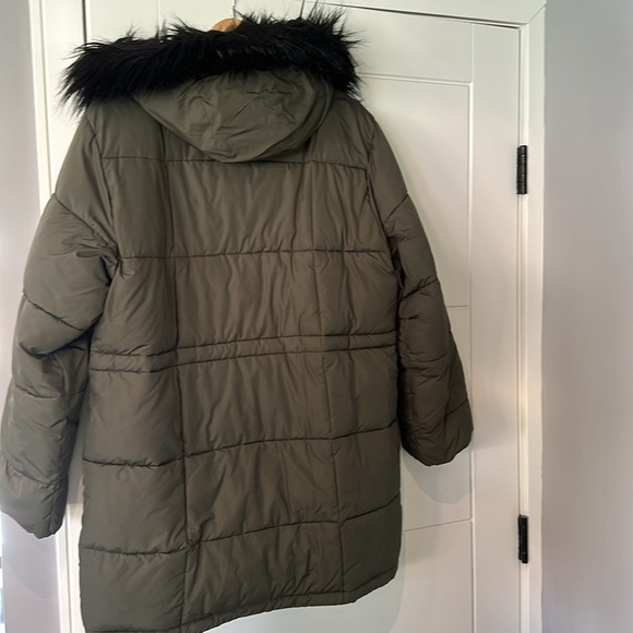 American Eagle Long Puffer Coat, Colour: Olivie, Size: M runs large - Picture 2 of 4
